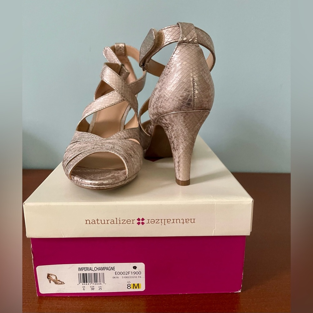 Naturalizer women dress shoes, color champagne